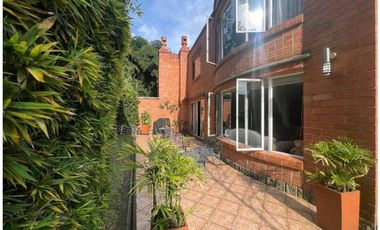 Casa En Venta en el Poblado sector La Calera