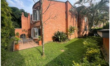 Casa En Venta en el Poblado sector La Calera