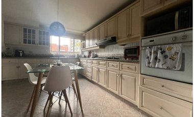 Casa En Venta en el Poblado sector La Calera