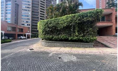 Casa En Venta en el Poblado sector La Calera