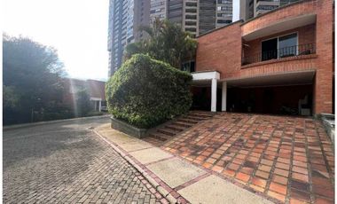 Casa En Venta en el Poblado sector La Calera