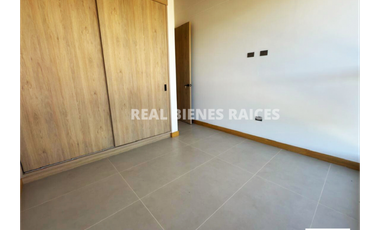 Casa Medianera en Unidad Cerrada