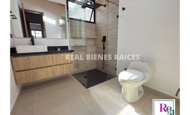 Casa Medianera en Unidad Cerrada