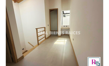 Casa Medianera en Unidad Cerrada