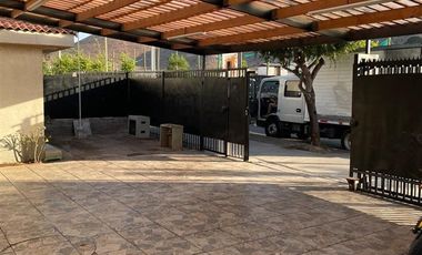 Casa en Arriendo en AV. EL CANAL CON AV. EL RODEO