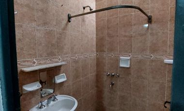 Venta Casa 3 dormitorios con patio - en España y Hospitales - Bv Segui