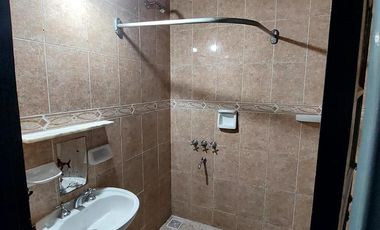 Venta Casa 3 dormitorios con patio - en España y Hospitales - Bv Segui