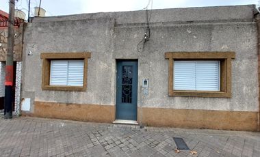 Venta Casa 3 dormitorios con patio - en España y Hospitales - Bv Segui