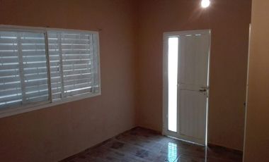 CASA EN ALQUILER 50M DE RUTA Nº 38 CON ENTRADA A COSQUIN ROCK REF 652