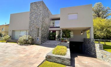 Casa en  club de capo abril