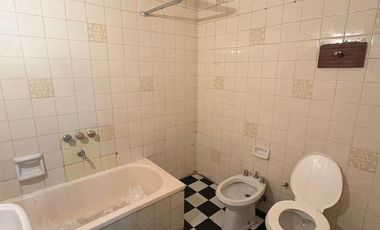 CENTRO DE LANUS ESTE, APTO USO COMERCIAL,  PROFESIONAL ó VIVIENDA!!