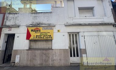 CENTRO DE LANUS ESTE, APTO USO COMERCIAL,  PROFESIONAL ó VIVIENDA!!
