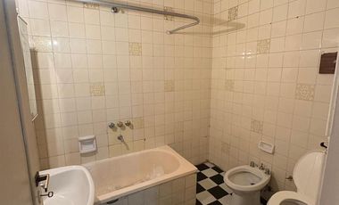 CENTRO DE LANUS ESTE, APTO USO COMERCIAL,  PROFESIONAL ó VIVIENDA!!