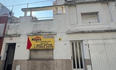 CENTRO DE LANUS ESTE, APTO USO COMERCIAL,  PROFESIONAL ó VIVIENDA!!