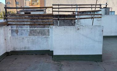 CENTRO DE LANUS ESTE, APTO USO COMERCIAL,  PROFESIONAL ó VIVIENDA!!