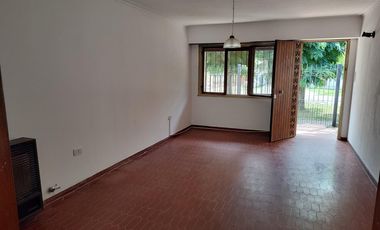 Casa de 2 dormitorios en venta Villa Elisa