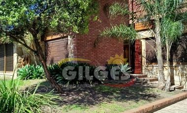 Alquiler Casa 4 Amb. Lomas Del Mirador Uso Comercial Excelente Ubicación