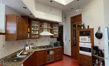 Casa estilo antiguo 5 ambientes en alquiler - Quilmes Residencial