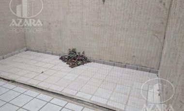 Triplex de 4 ambientes con patio y cochera, apto crédito, a 5 cuadras de Av. Maipú y Melo