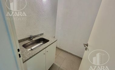 Triplex de 4 ambientes con patio y cochera, apto crédito, a 5 cuadras de Av. Maipú y Melo