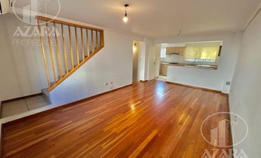 Triplex de 4 ambientes con patio y cochera, apto crédito, a 5 cuadras de Av. Maipú y Melo