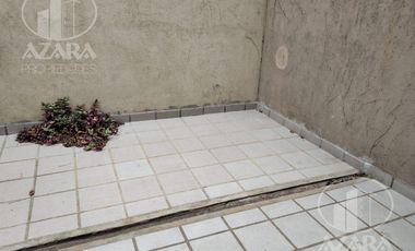 Triplex de 4 ambientes con patio y cochera, apto crédito, a 5 cuadras de Av. Maipú y Melo