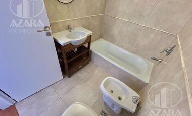 Triplex de 4 ambientes con patio y cochera, apto crédito, a 5 cuadras de Av. Maipú y Melo