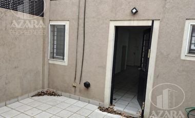 Triplex de 4 ambientes con patio y cochera, apto crédito, a 5 cuadras de Av. Maipú y Melo