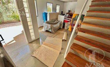 Departamento en triplex  3 ambientes  con cochera  en  olivos