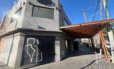 VENTA LOCAL REMEDIOS DE ESCALADA EN ESQUINA