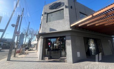 VENTA LOCAL REMEDIOS DE ESCALADA EN ESQUINA