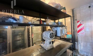 VENTA LOCAL REMEDIOS DE ESCALADA EN ESQUINA