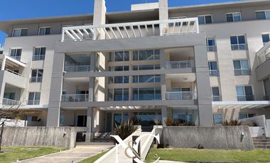 Departamento en venta en Costa Esmeralda con vista abierta