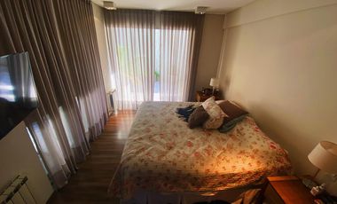Departamento de categoría con terraza propia , cochera doble y baulera.