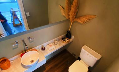 Departamento de categoría con terraza propia , cochera doble y baulera.