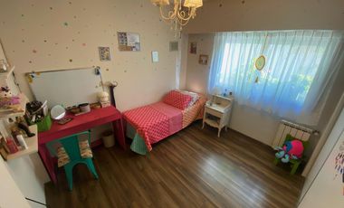 Departamento de categoría con terraza propia , cochera doble y baulera.