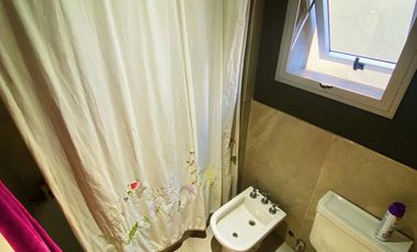 Departamento de categoría con terraza propia , cochera doble y baulera.