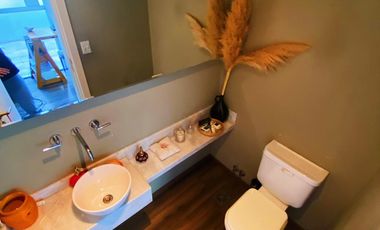 Departamento de categoría con terraza propia , cochera doble y baulera.