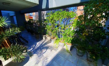 Departamento de categoría con terraza propia , cochera doble y baulera.