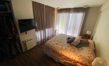 Departamento de categoría con terraza propia , cochera doble y baulera.