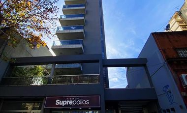 Departamento de categoría con terraza propia , cochera doble y baulera.