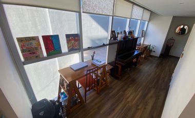 Departamento de categoría con terraza propia , cochera doble y baulera.