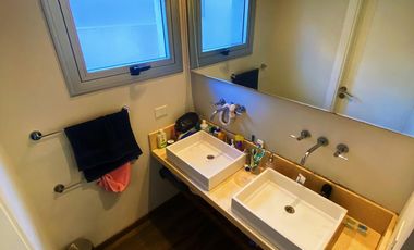 Departamento de categoría con terraza propia , cochera doble y baulera.