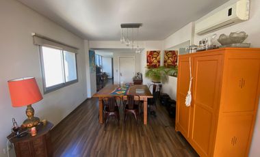 Departamento de categoría con terraza propia , cochera doble y baulera.