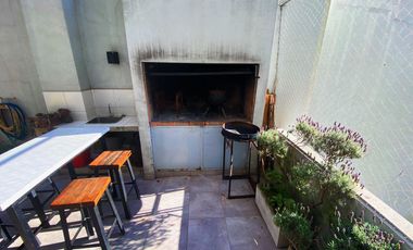 Departamento de categoría con terraza propia , cochera doble y baulera.