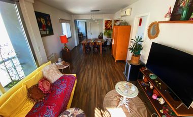 Departamento de categoría con terraza propia , cochera doble y baulera.