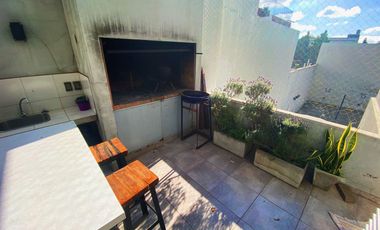 Departamento de categoría con terraza propia , cochera doble y baulera.