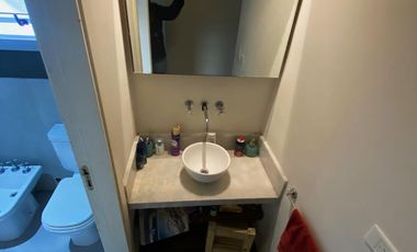 Departamento de categoría con terraza propia , cochera doble y baulera.