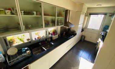 Departamento de categoría con terraza propia , cochera doble y baulera.