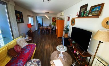 Departamento de categoría con terraza propia , cochera doble y baulera.